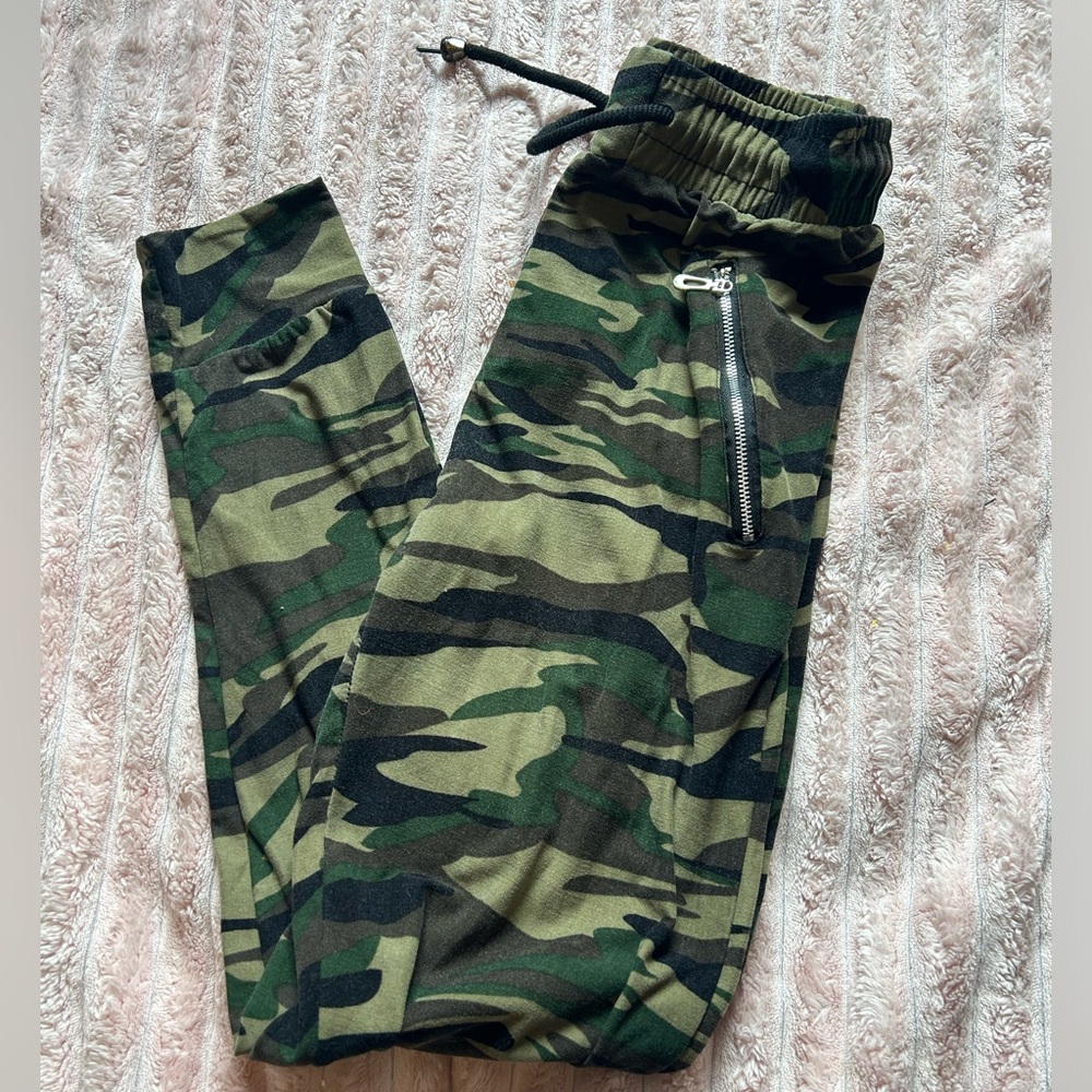 Camo Joggers size s/m